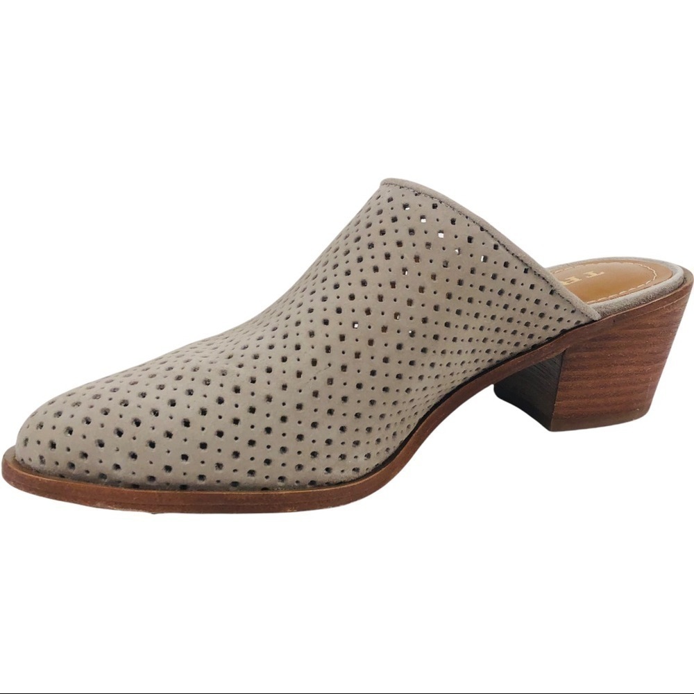 𝅺TRASK Teresa Perforated Light Grey Oiled Suede